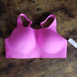 Featherweight Max sports bra